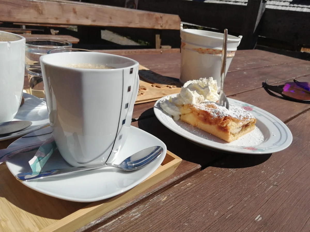 Cafe Und Apfelkuchen
