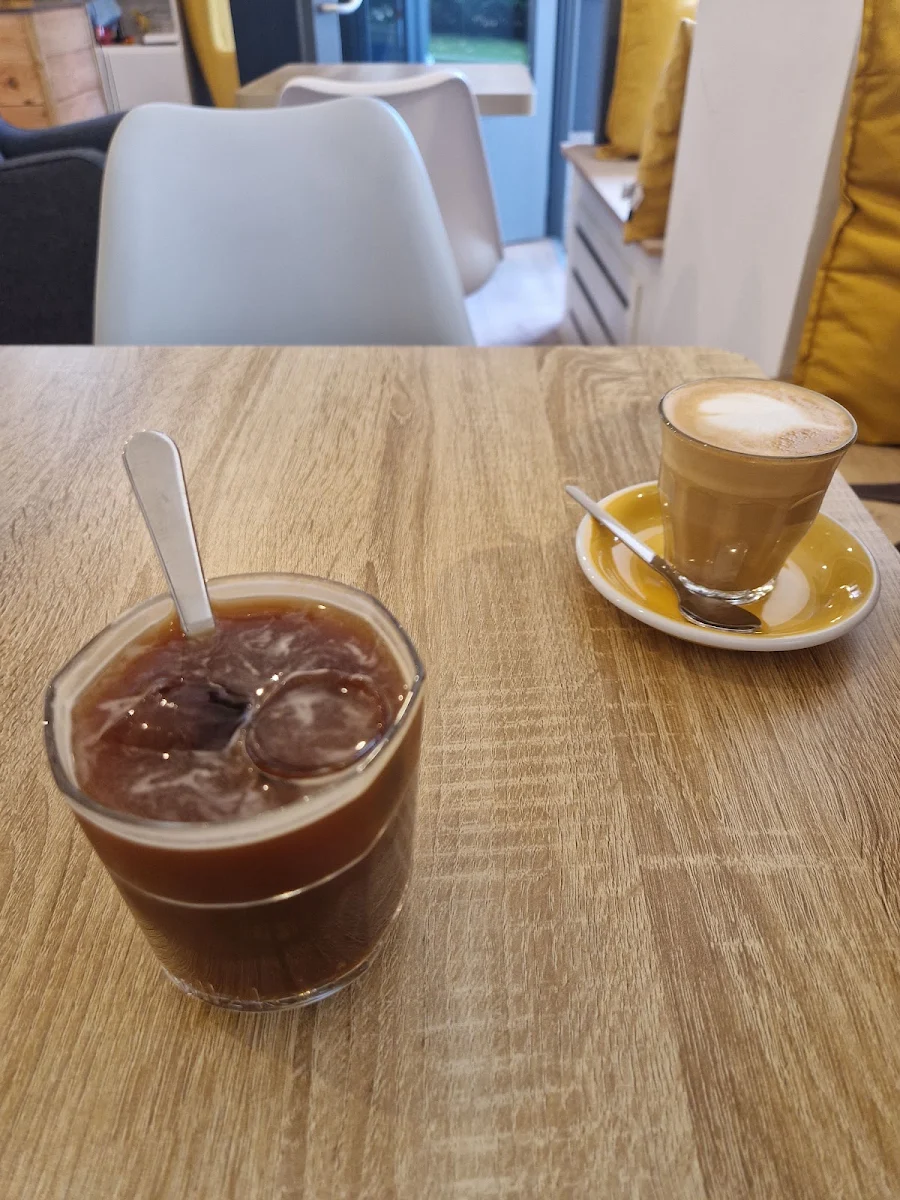Iced Americano & Cortado