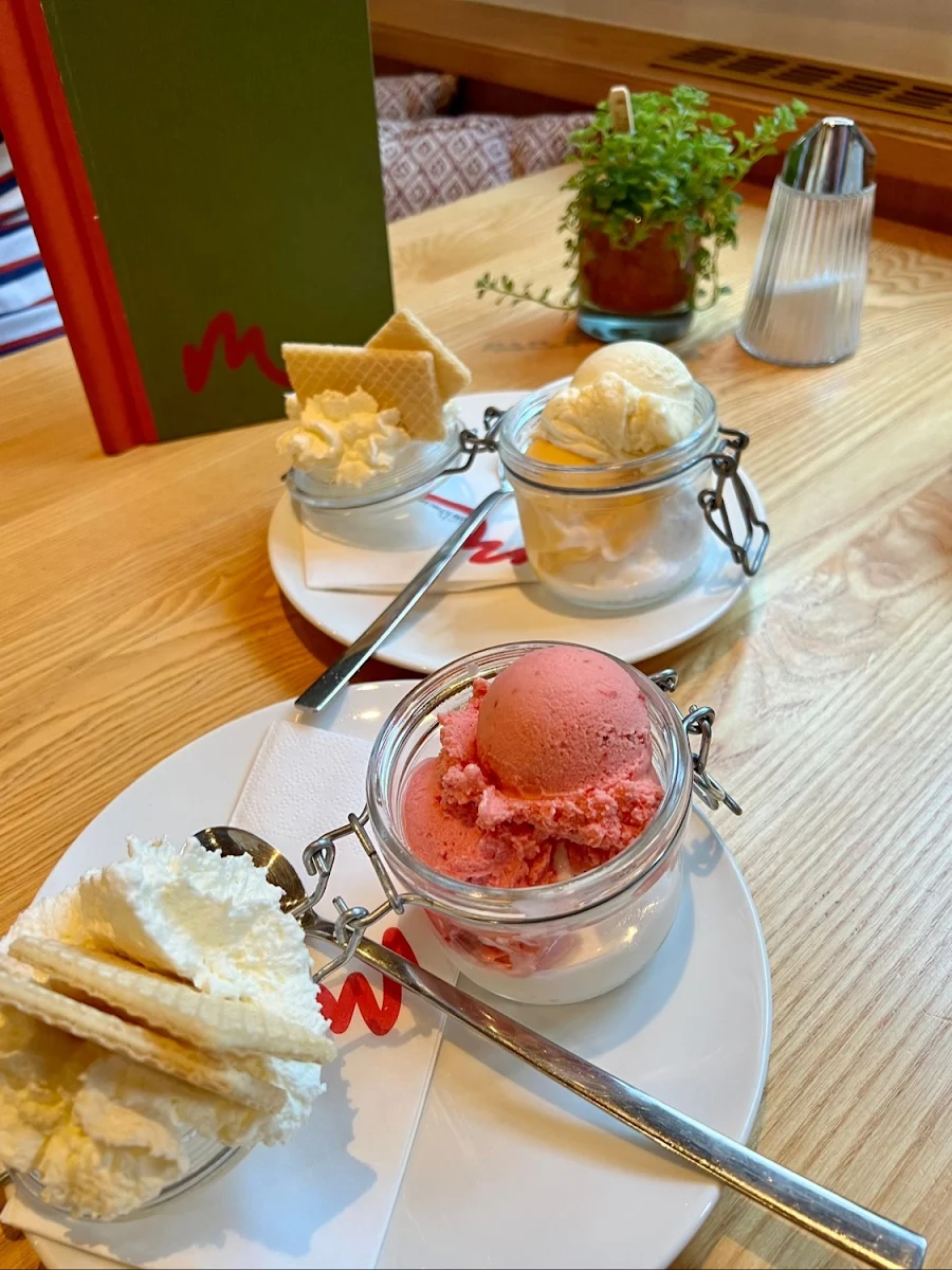 Gemischtes Eis Mit Sahne
