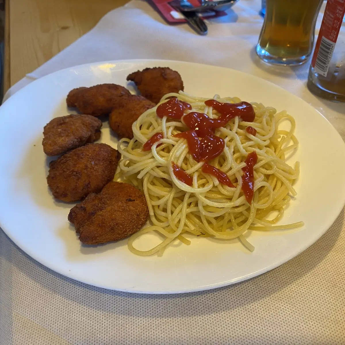 Chicken-nuggets Nudel Und Tomatensoße