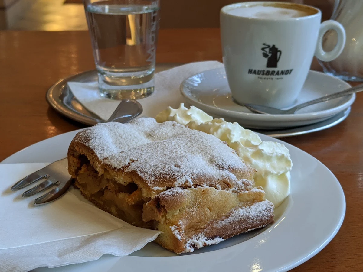 Apfelstrudel Mit Sahne