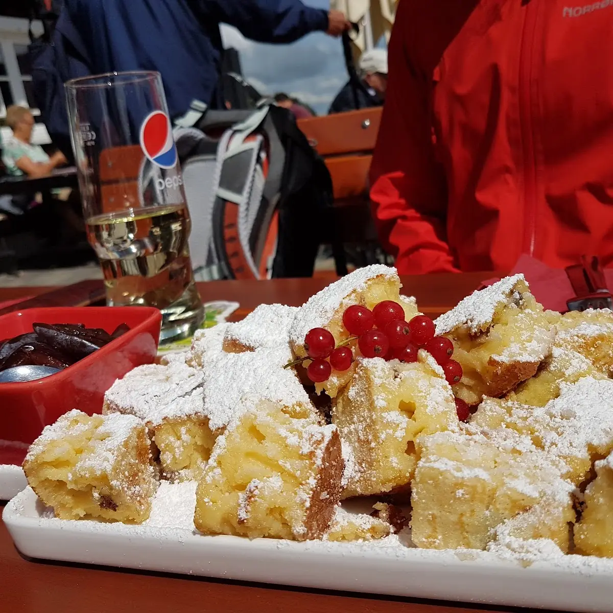 Kaiserschmarrn Mit Heißen Pflaumen