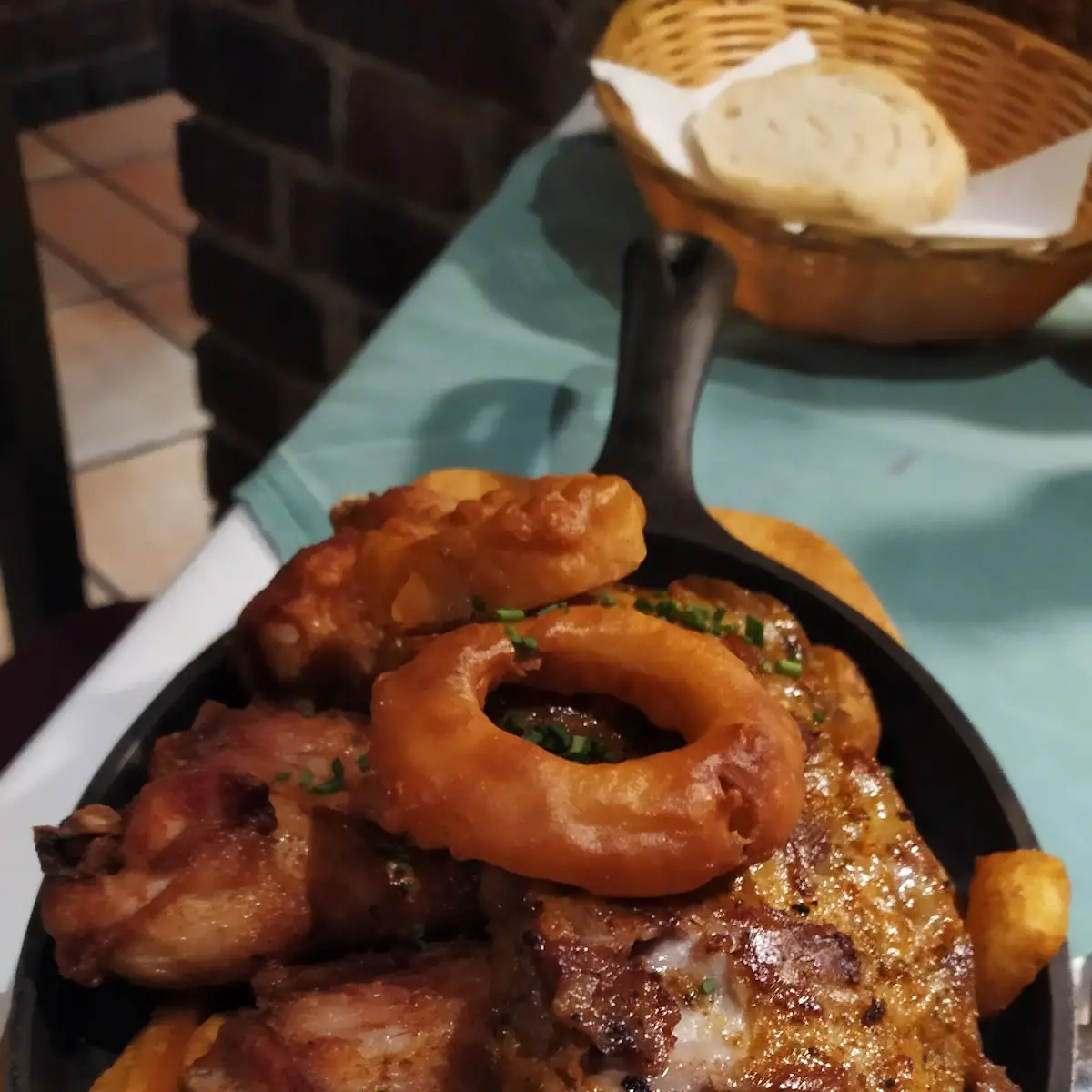 Rib's and Wing's