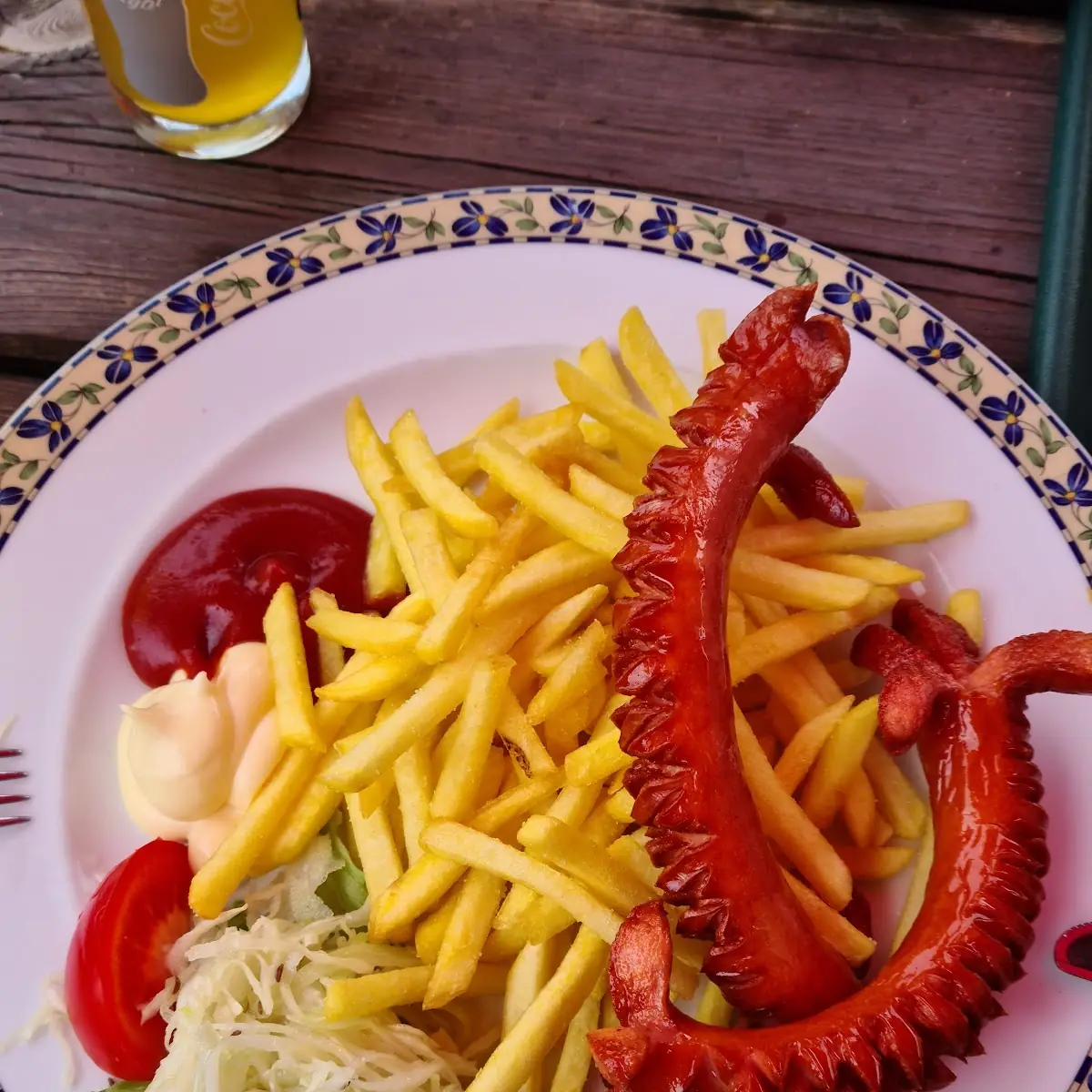 Grillwürstl Mit Pommes