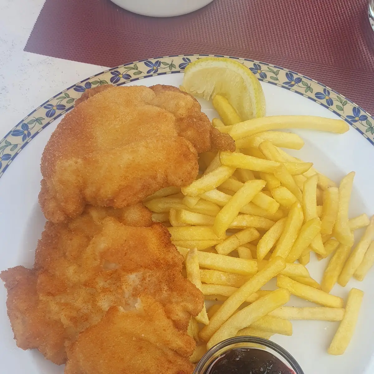 Wiener Schnitzel Mit Pommes