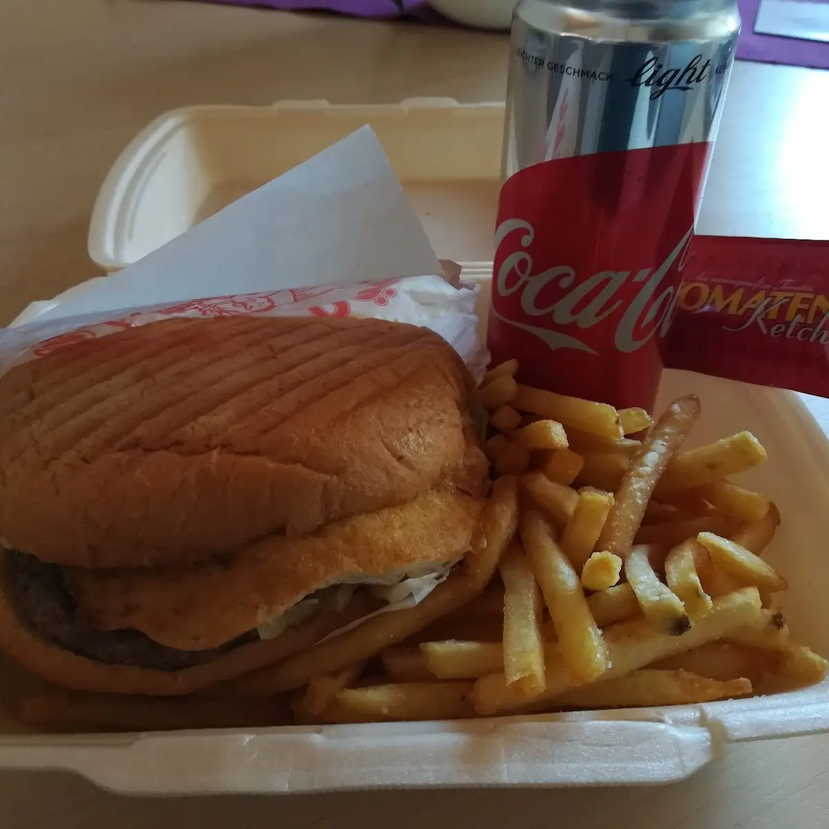 Burger Mit Pommes