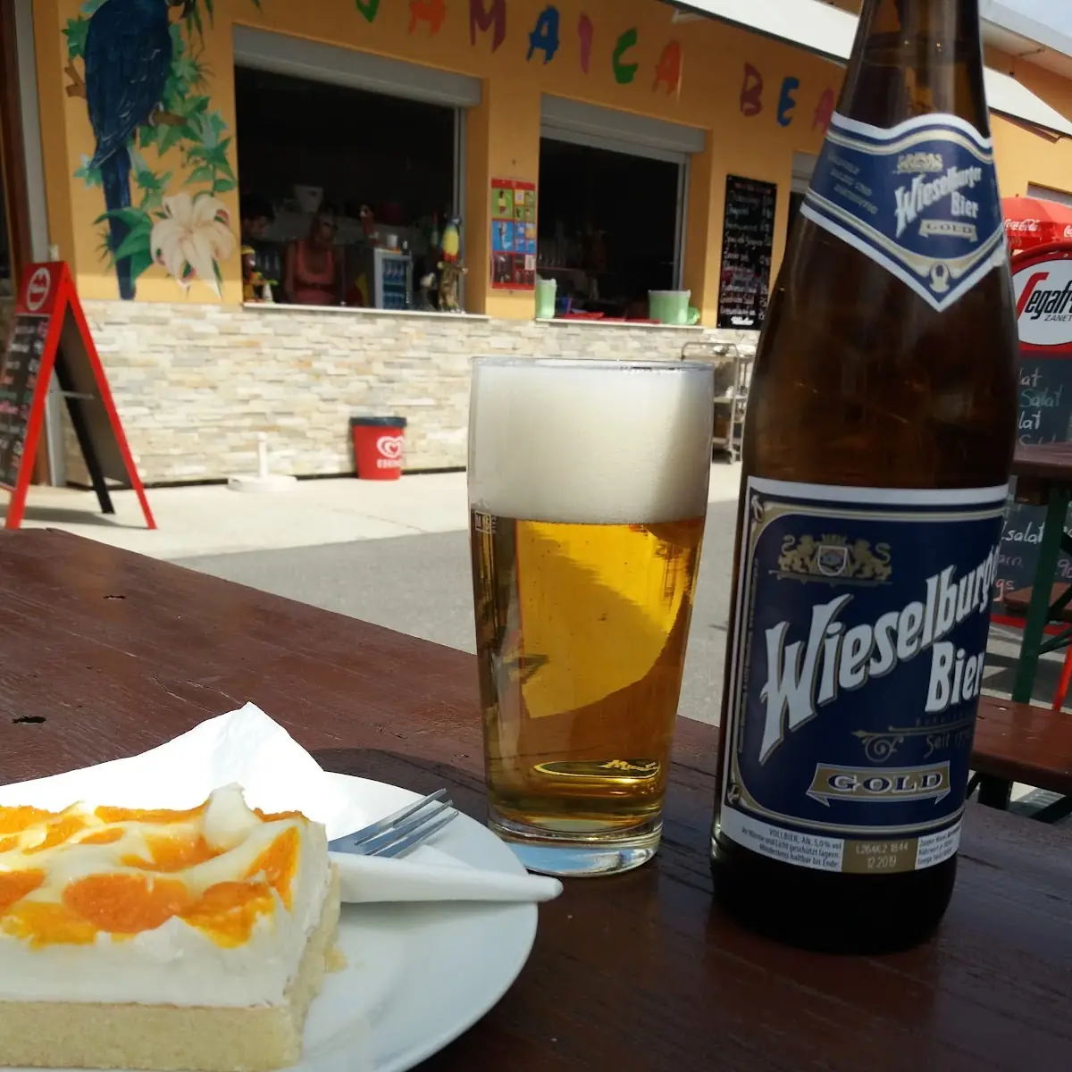 Wieselburger Bier Und Marillenkuchen