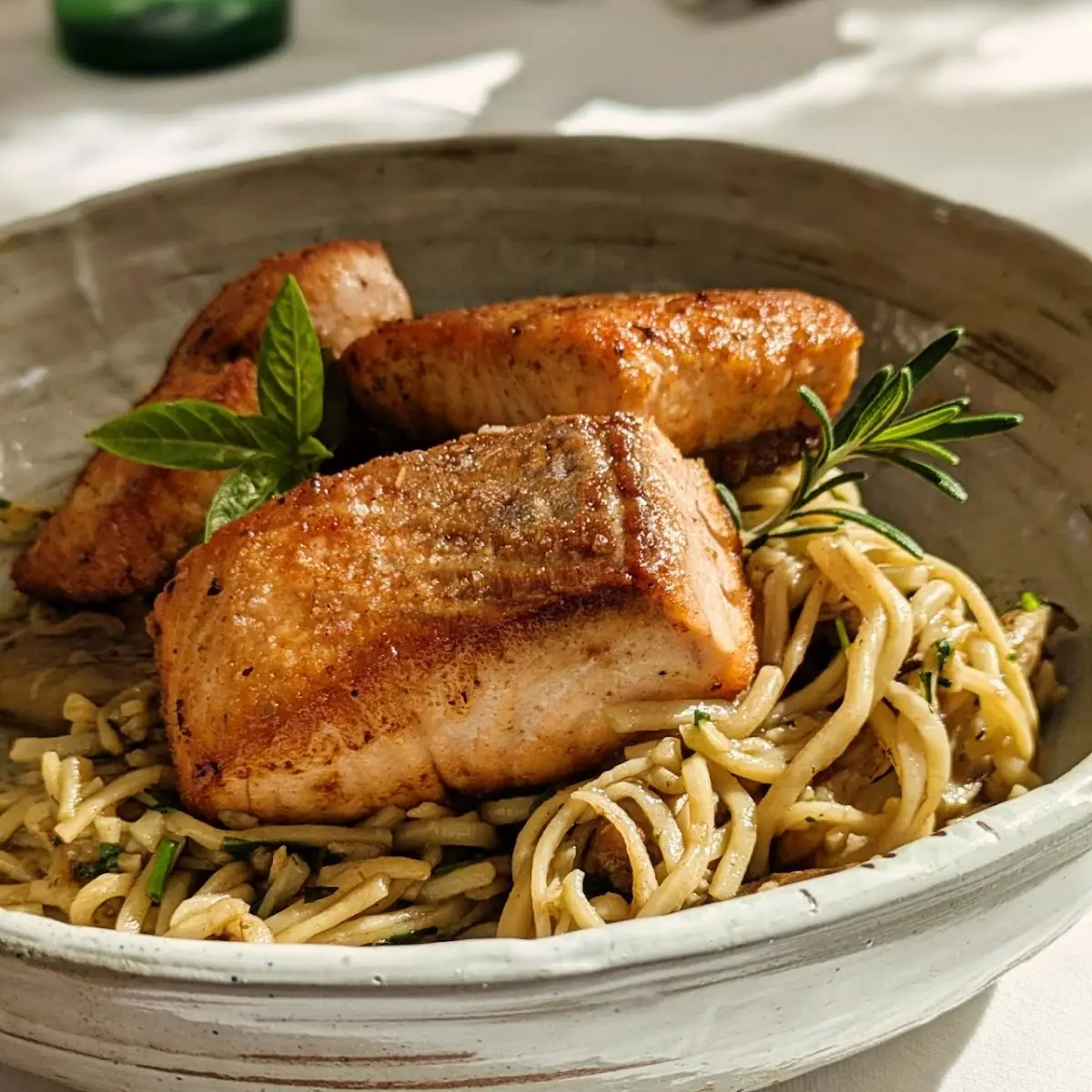 Lachsfilet Steinpilznudeln
