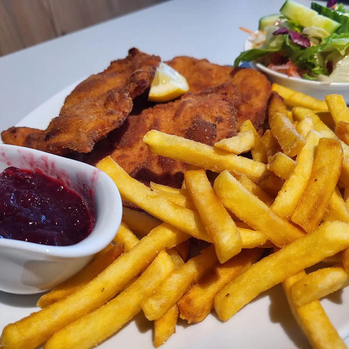 Cordon Bleu Vom Schwein Mit Pommes Frites