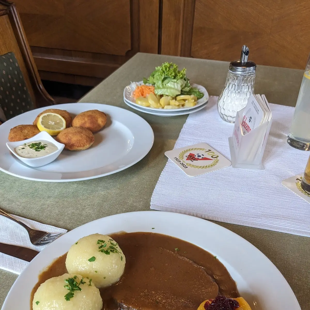 Rindsbraten Im Hintergrund Erdäpfeltascherln