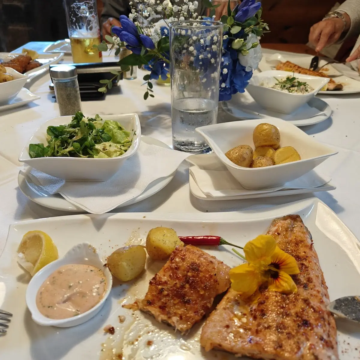 Lachs Forelle Serbisch