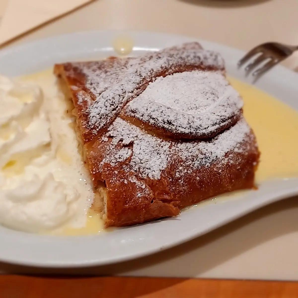 Apfelstrudel Mit Sahne