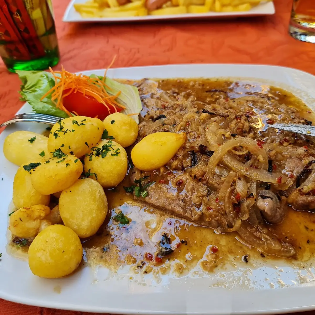 Zwiebelrostbraten Mit Backkartoffeln