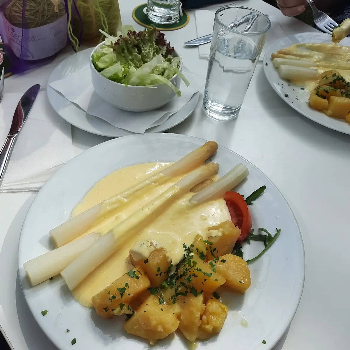 Spargel Mit Petersilienerdäpfel