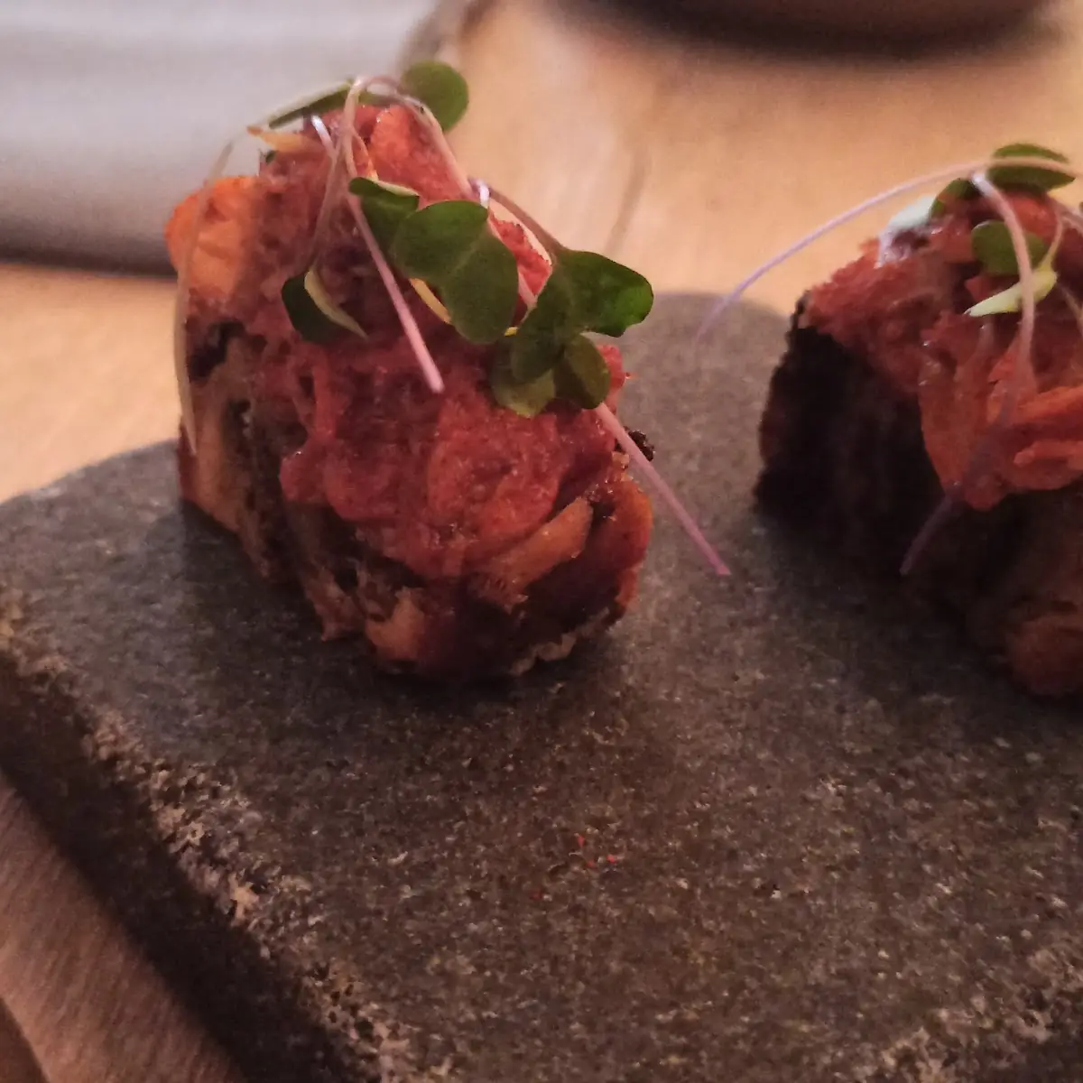 Blunzenbrot Mit Carpaccio Vom Tintenfisch