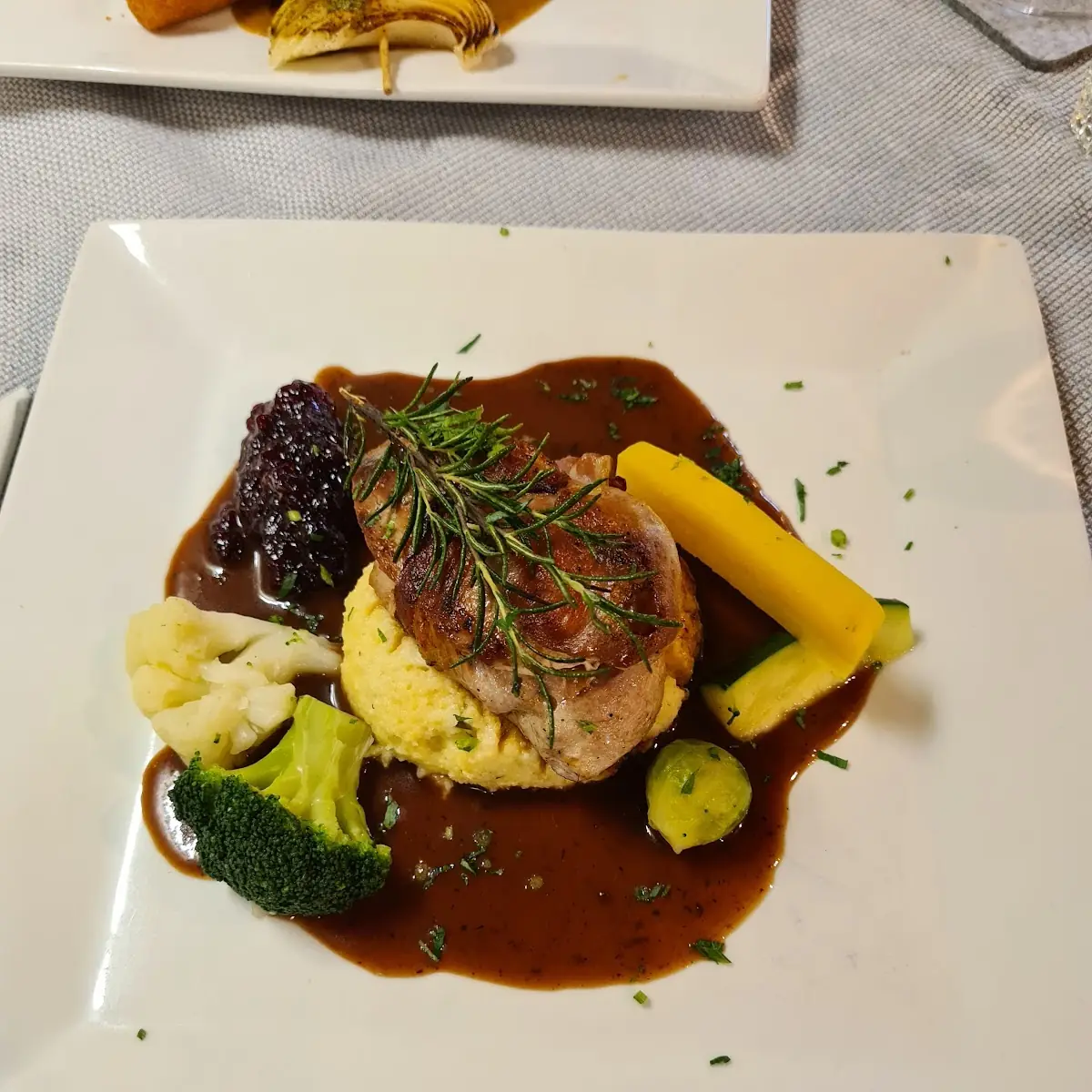 Fasanenbrust Auf Rosmarinpolenta