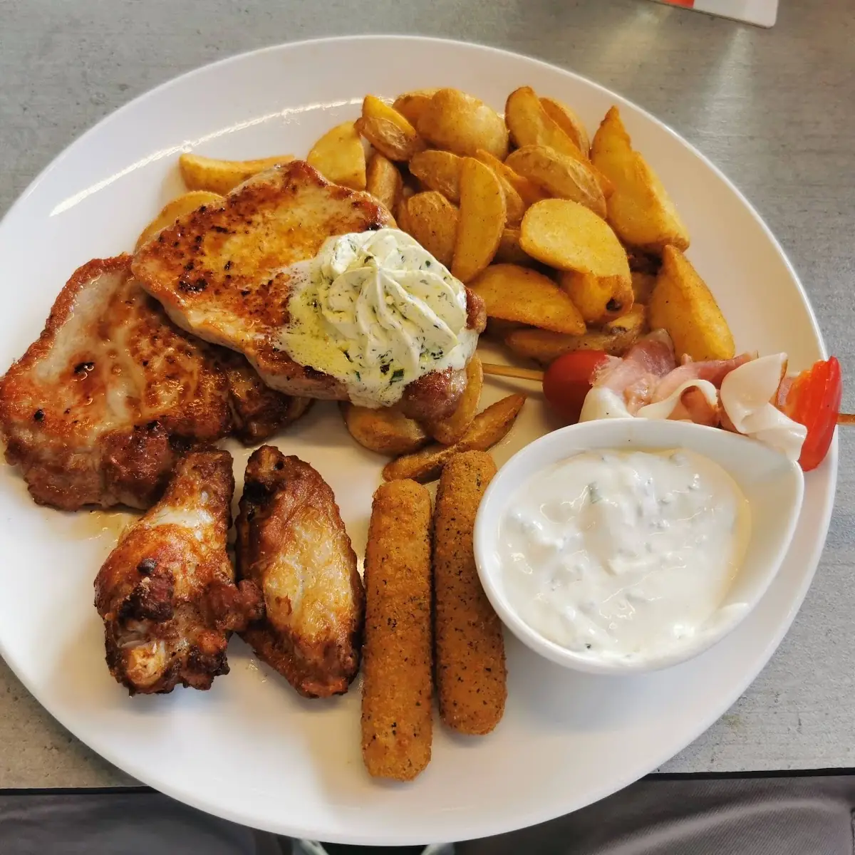 Mit Bratkartoffeln