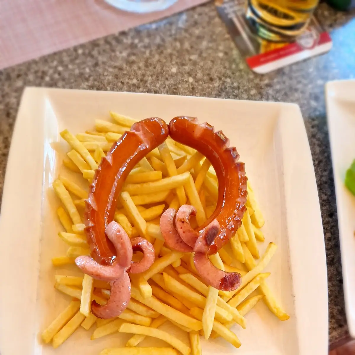 Pommes Mit Igelwürstchen