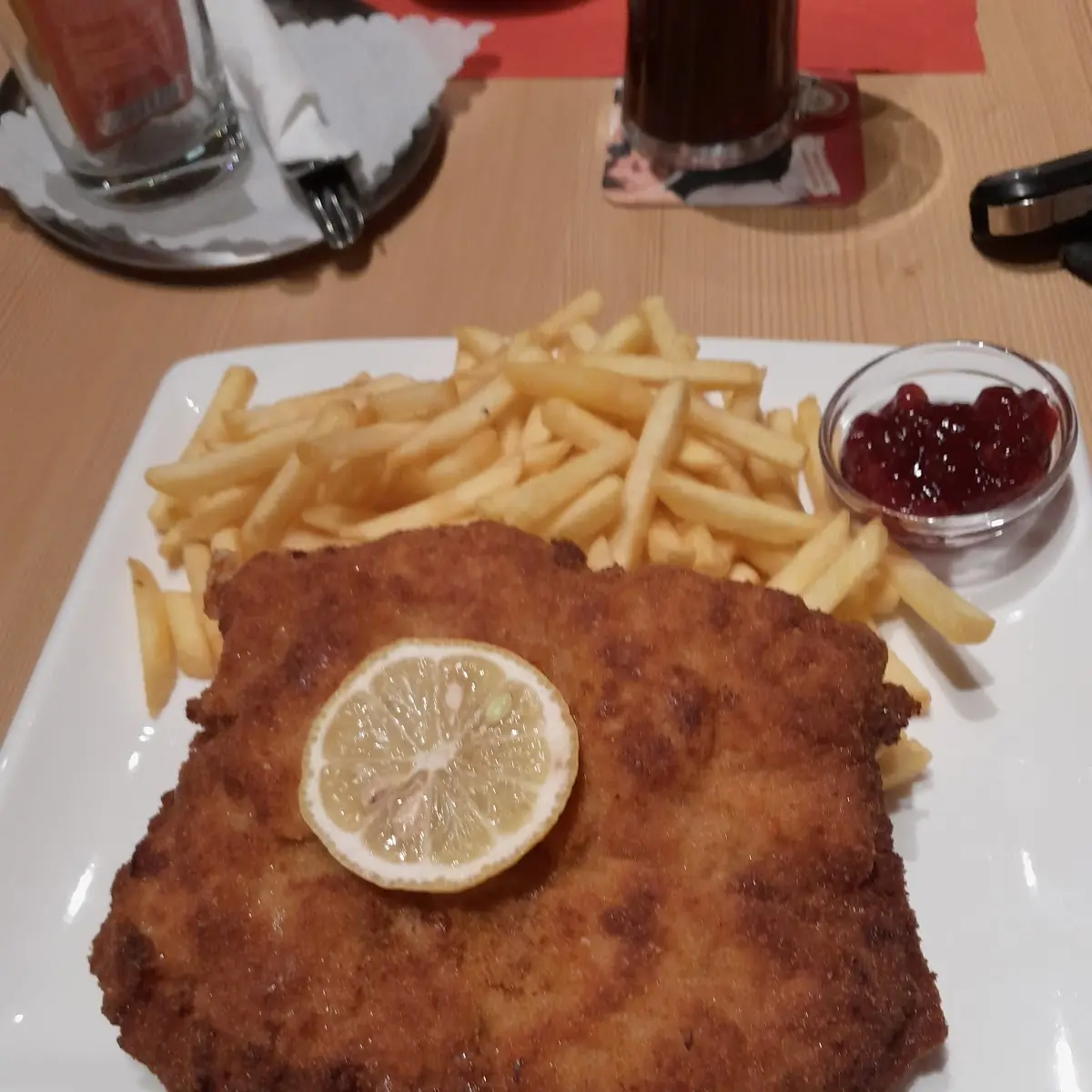 Wiener Schnitzel Mit Pommes Frites