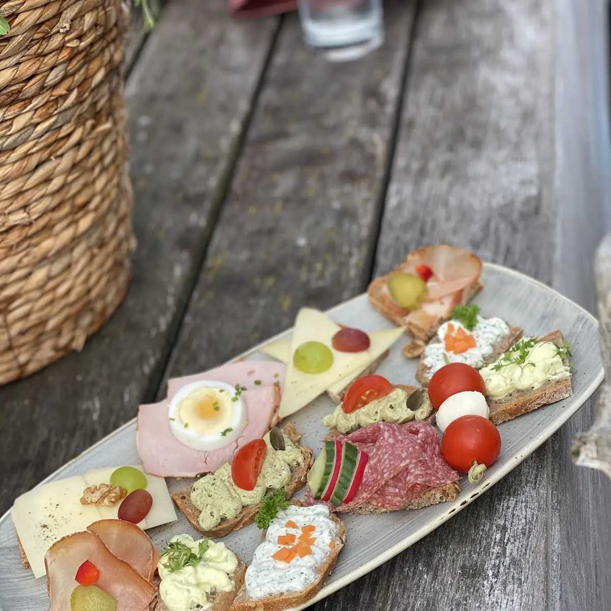 Brötchen Mit Aufstrich