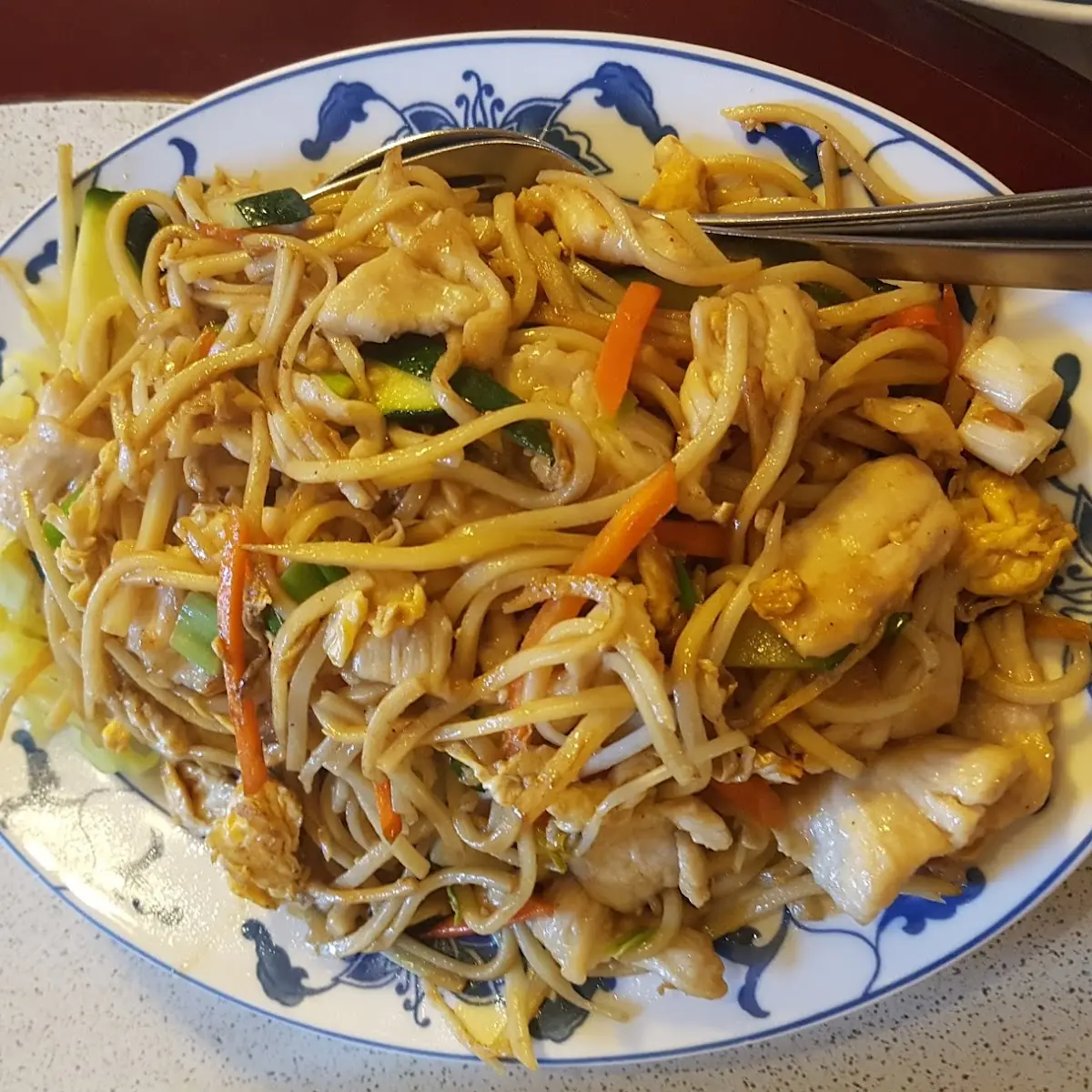 Gebratene Nudeln Mit Hühnerfleisch
