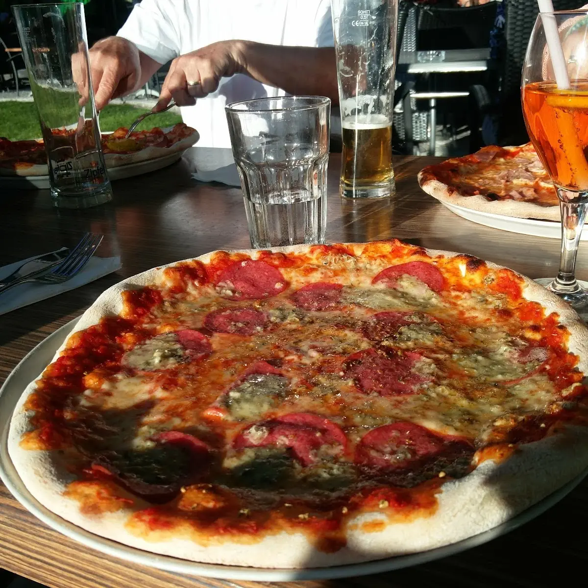 Pizza Americana Mit Gorgonzola
