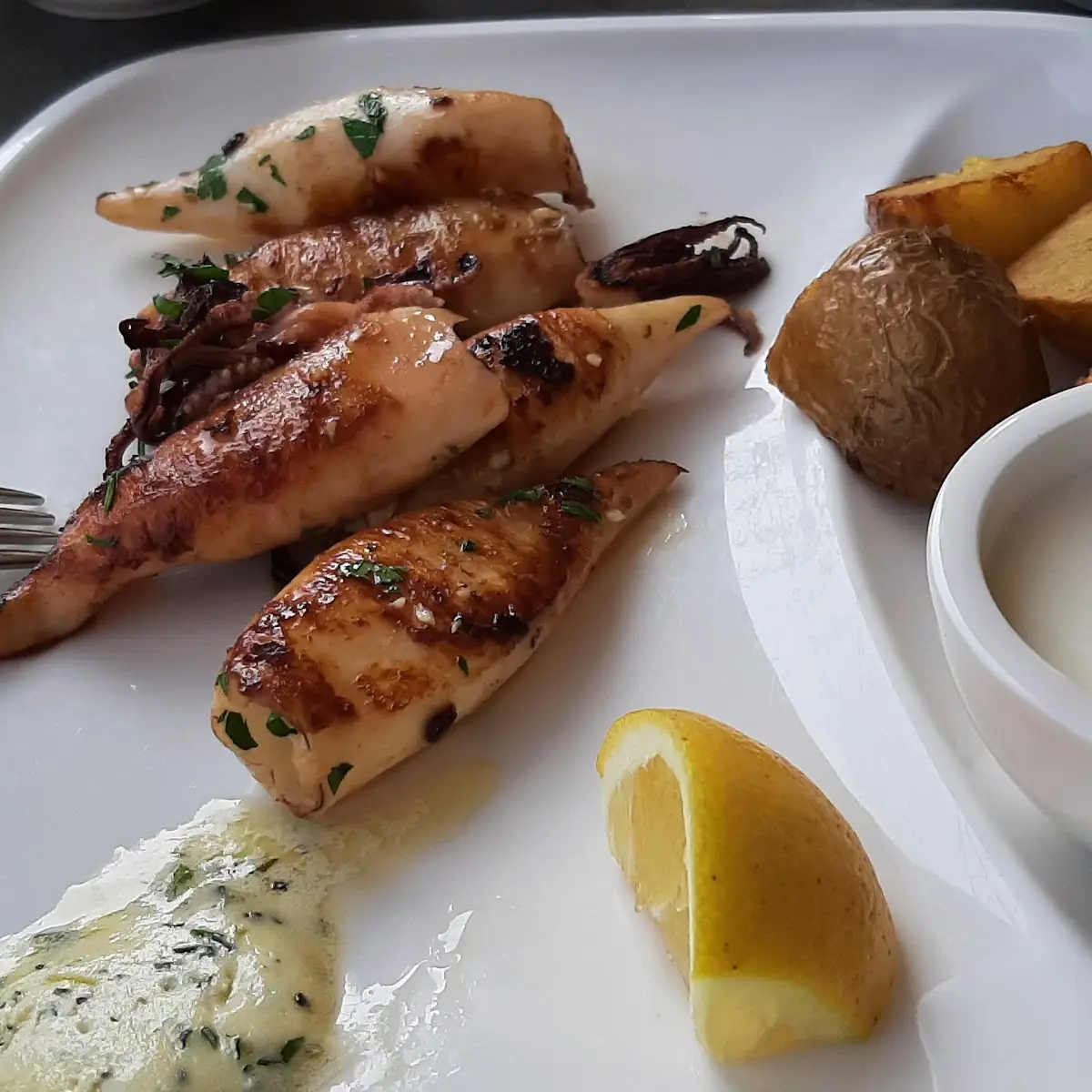 Gegrillte Calamari Mit Bratkartoffeln