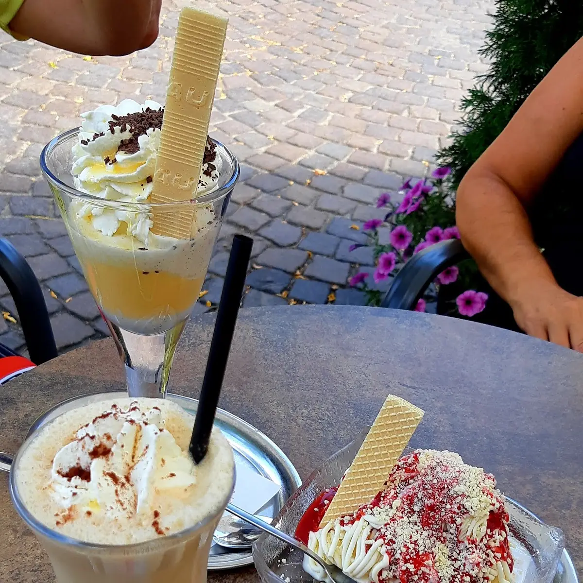Eierlikörbecher Und Spaghettieis