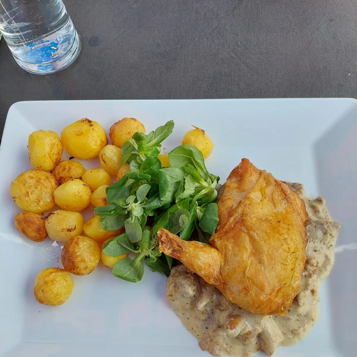 Maishünchen Mit Bratkartoffeln Und Eierschwammerl Soße