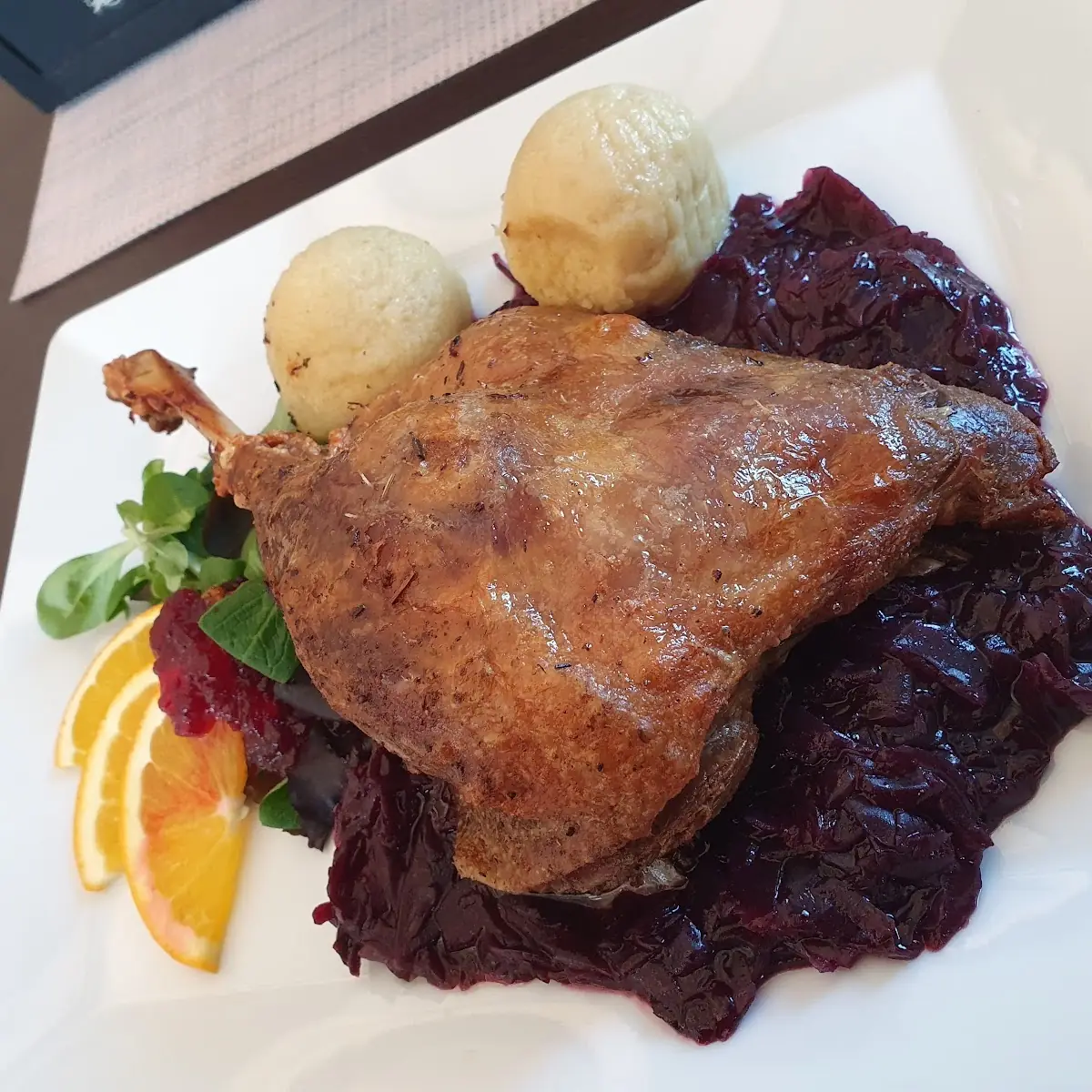 Martinigansel Mit Rotkraut Und Erdäpfelknödel