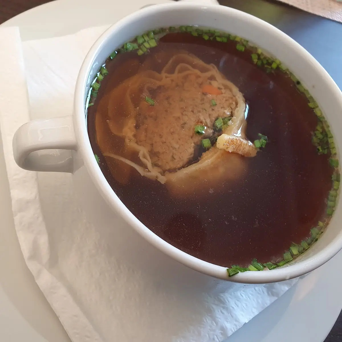 Rindssuppe Mit Fleischstrudel