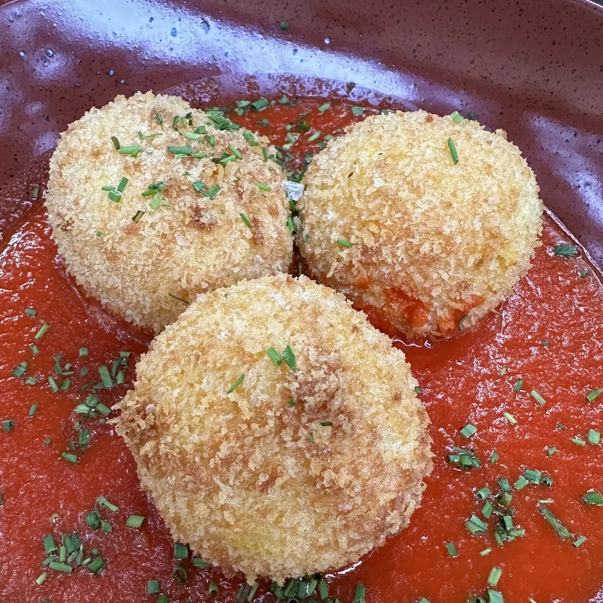 Gebackene Risottobällchen