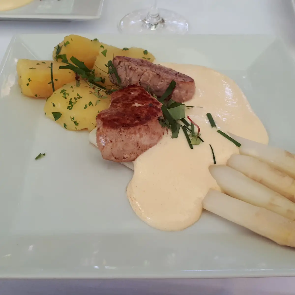 Marchfelder Spargel Mit Schweinelungenbraten