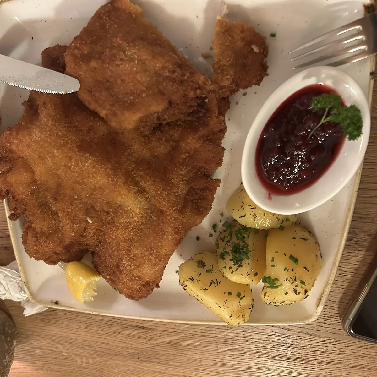 Große Wiener Schnitzel Mit Pommes