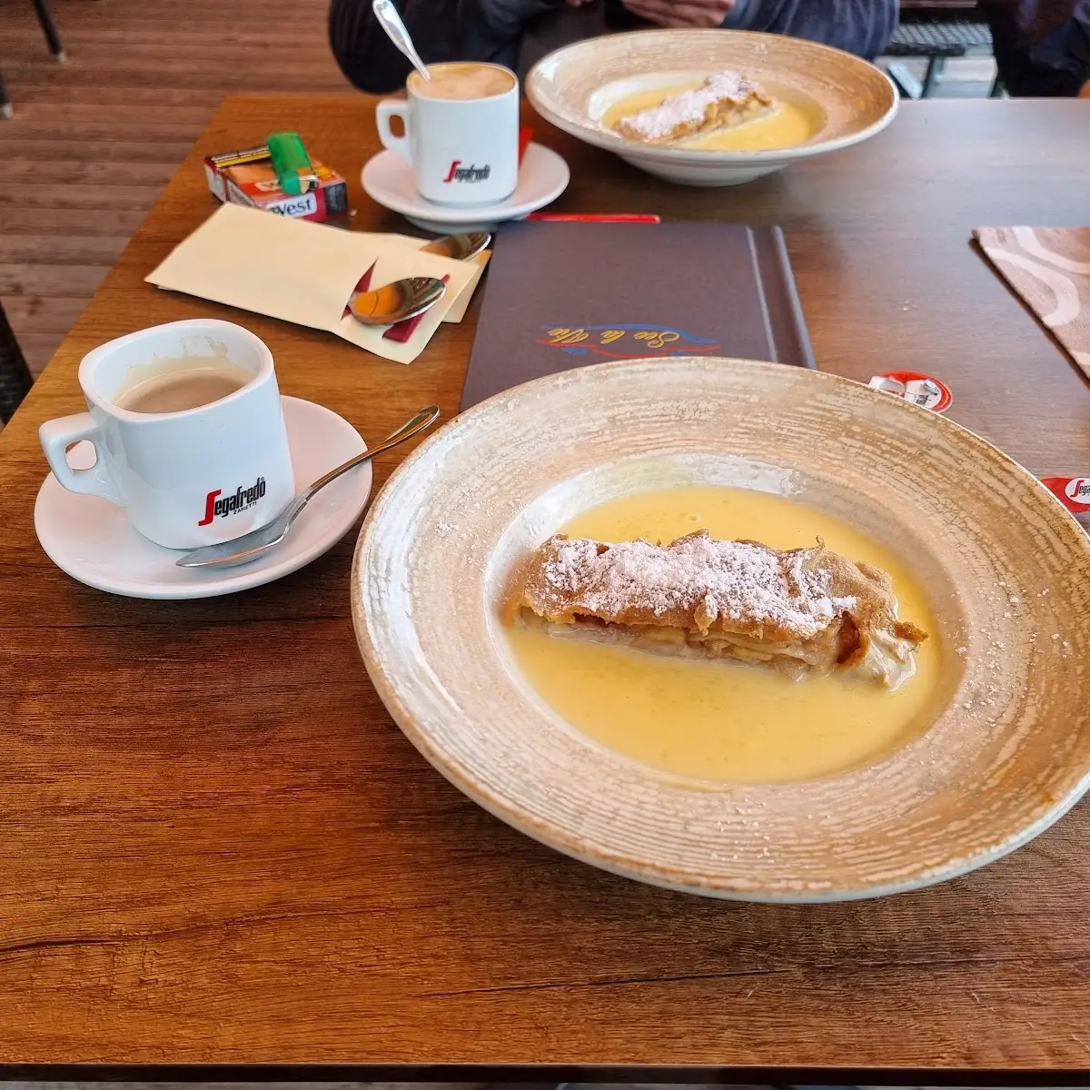 Apfelstrudel Mit Vanille Sauce