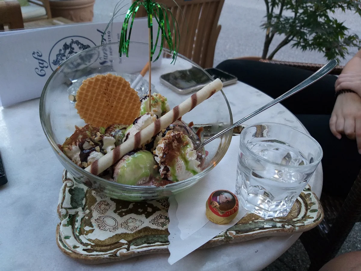 Mozart Becher
