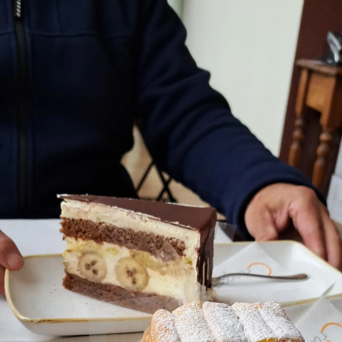 Kardinal Schnitte Und Bananenkuchen