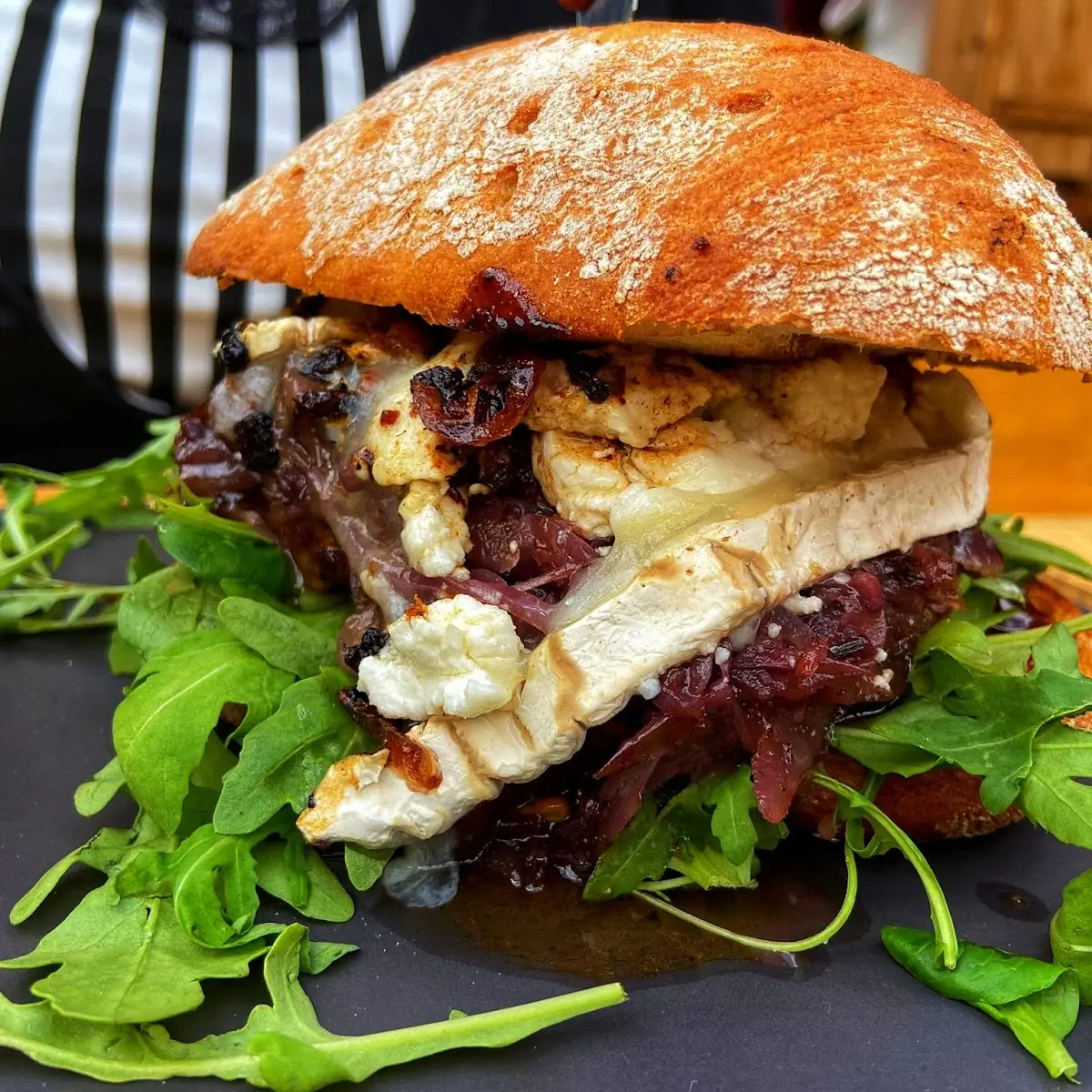 Spezial Burger Von Der Alm