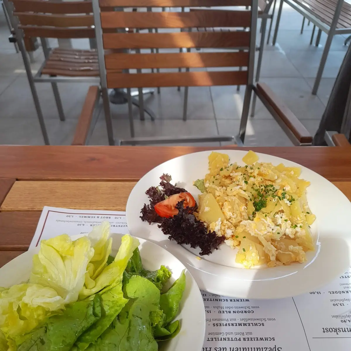 Waldviertler Knödel Mit Ei Und Grünem Salat