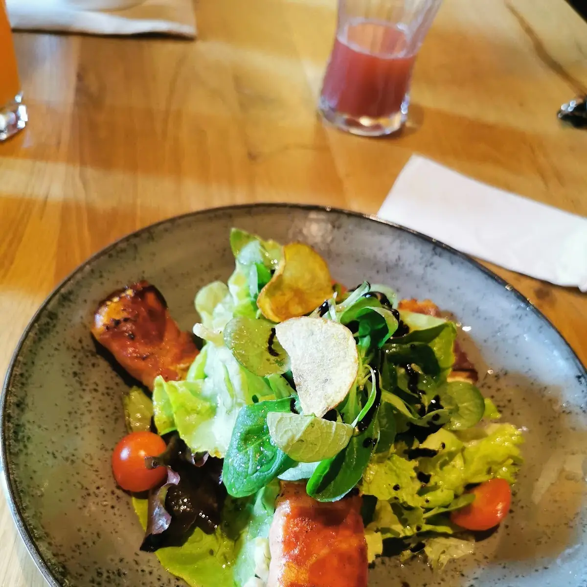 Ziegenkäse In Speckmantel Mit Salat