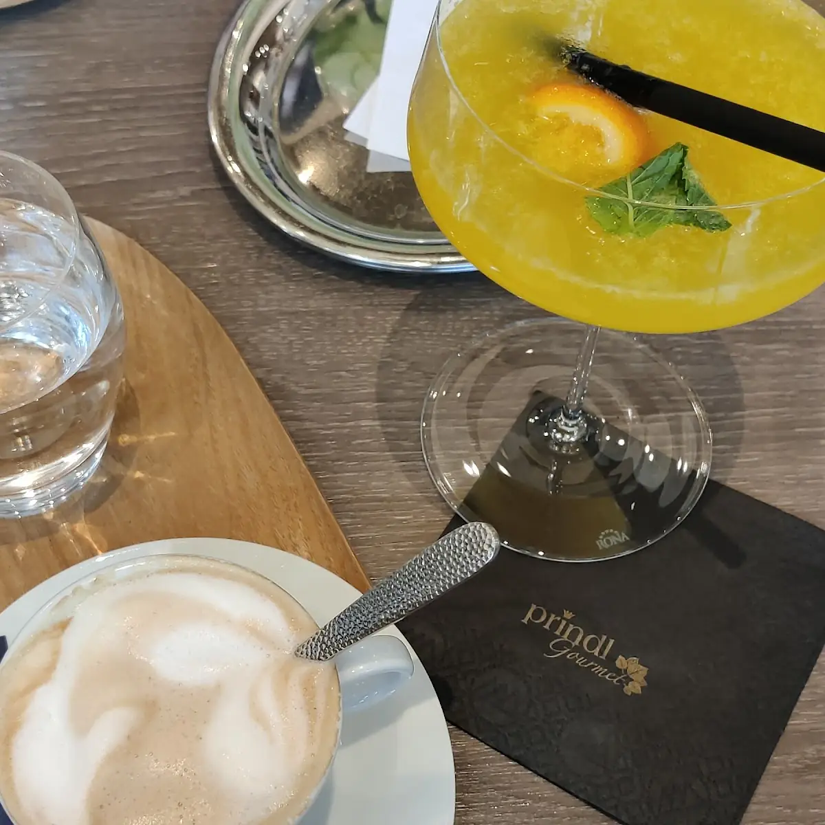 Mimosa Und Cappuccino