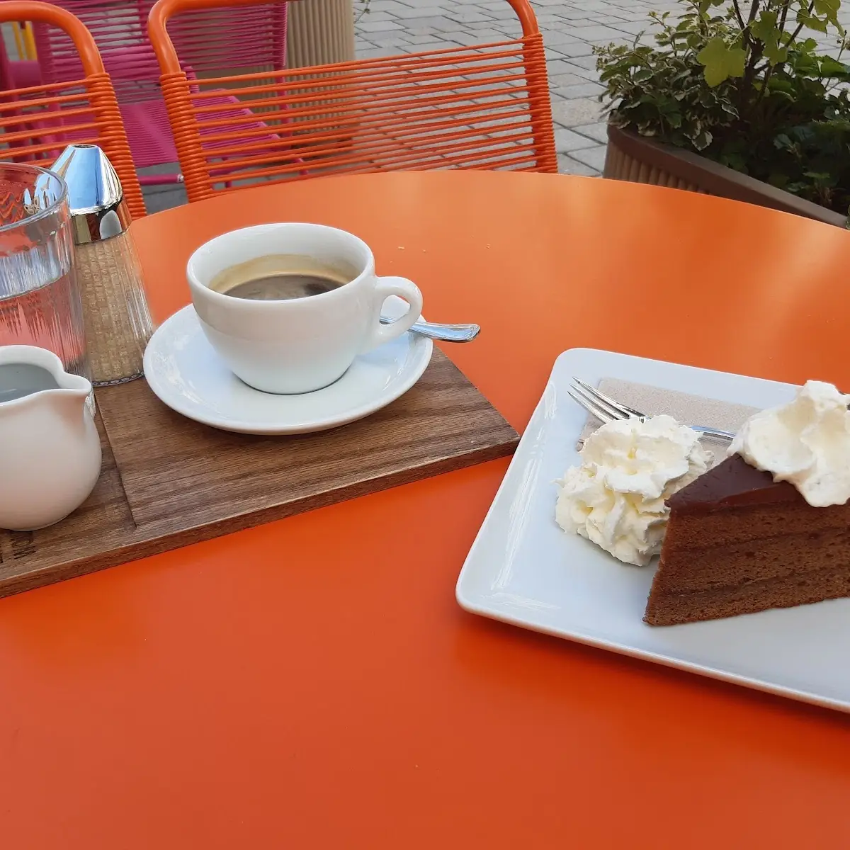 Sachartorte Und Ein Gestreckter
