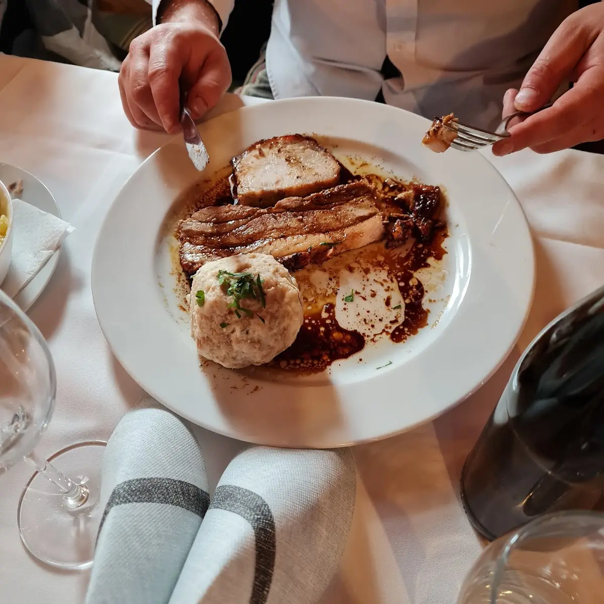 Schweinsbraten Aus Dem Holzofen