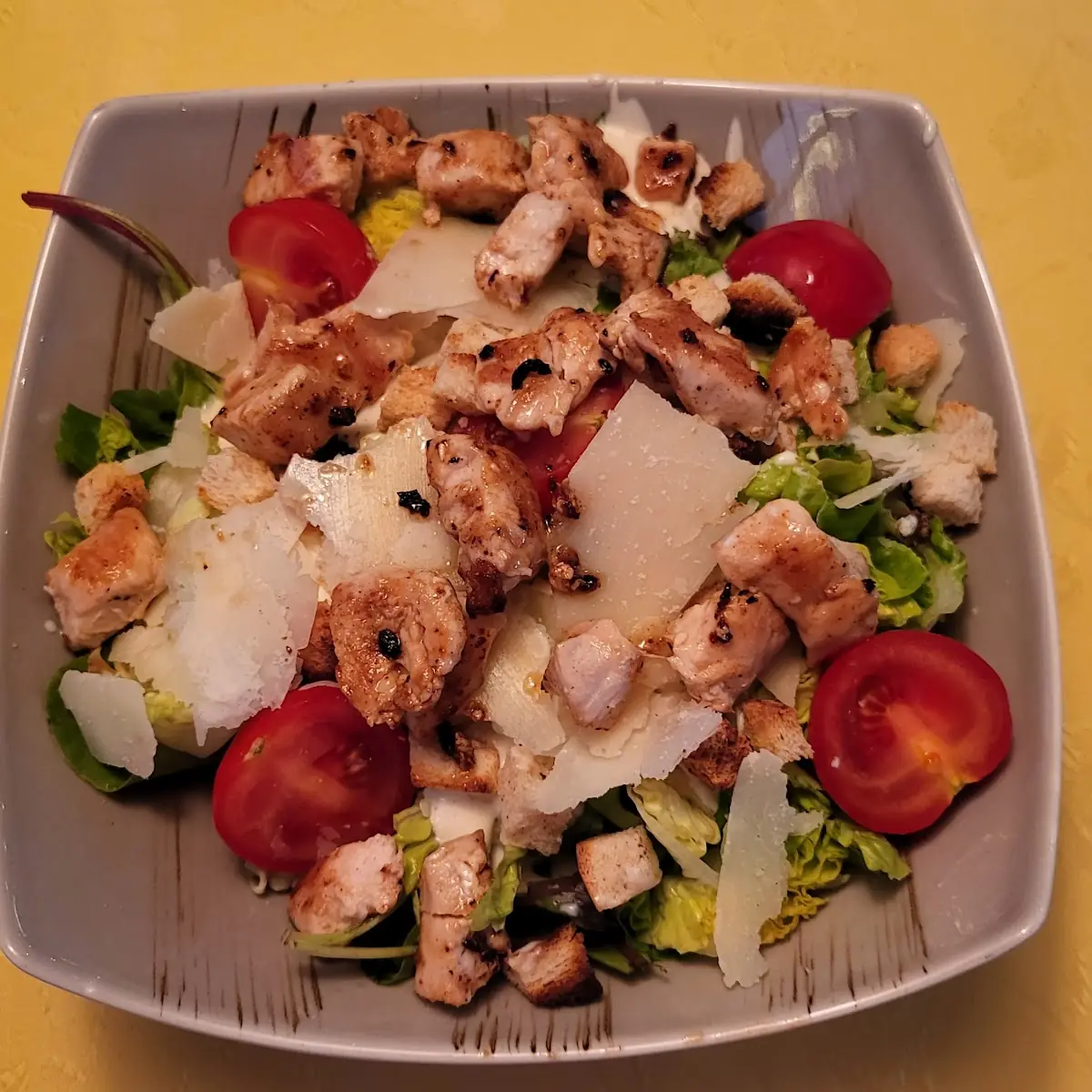 Salat Caesar Mit Hühnerstreifen
