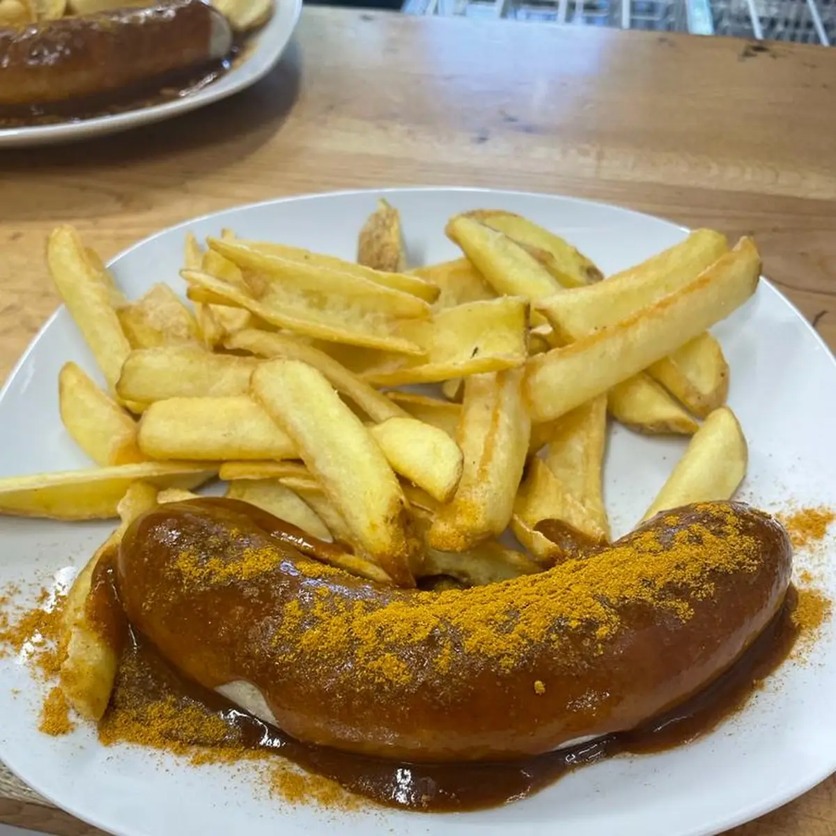 Currywurst Mit Pommes