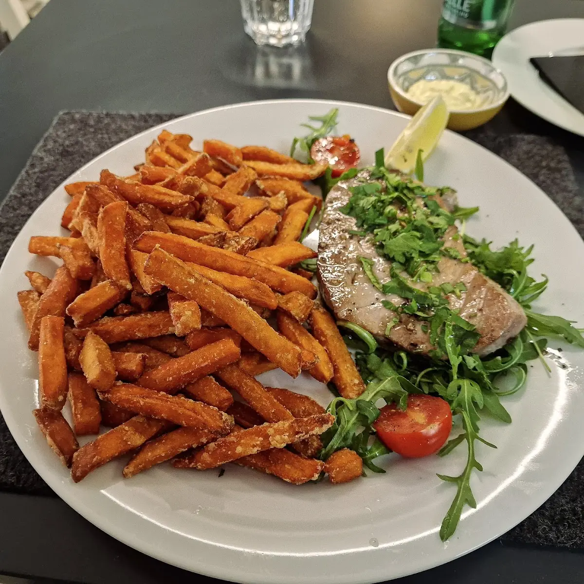 Thunfisch Steak Mit Süßkartoffel Pommes