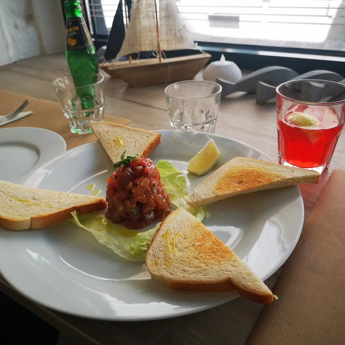 Thunfischtatar Campari Soda