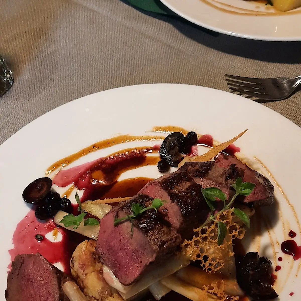 Rose Gebratener Rehrücken