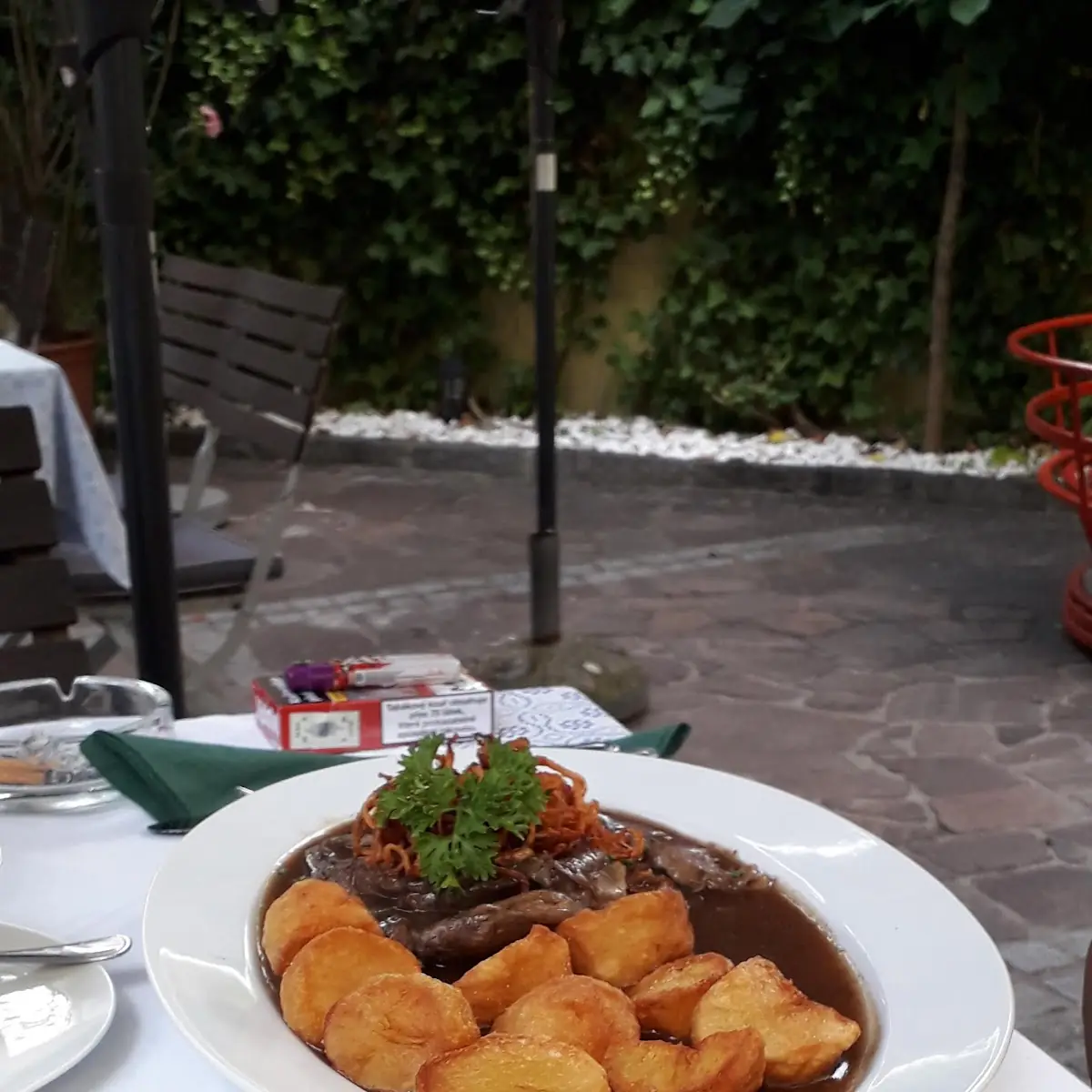 Zwiebelrostbraten Mit Salat