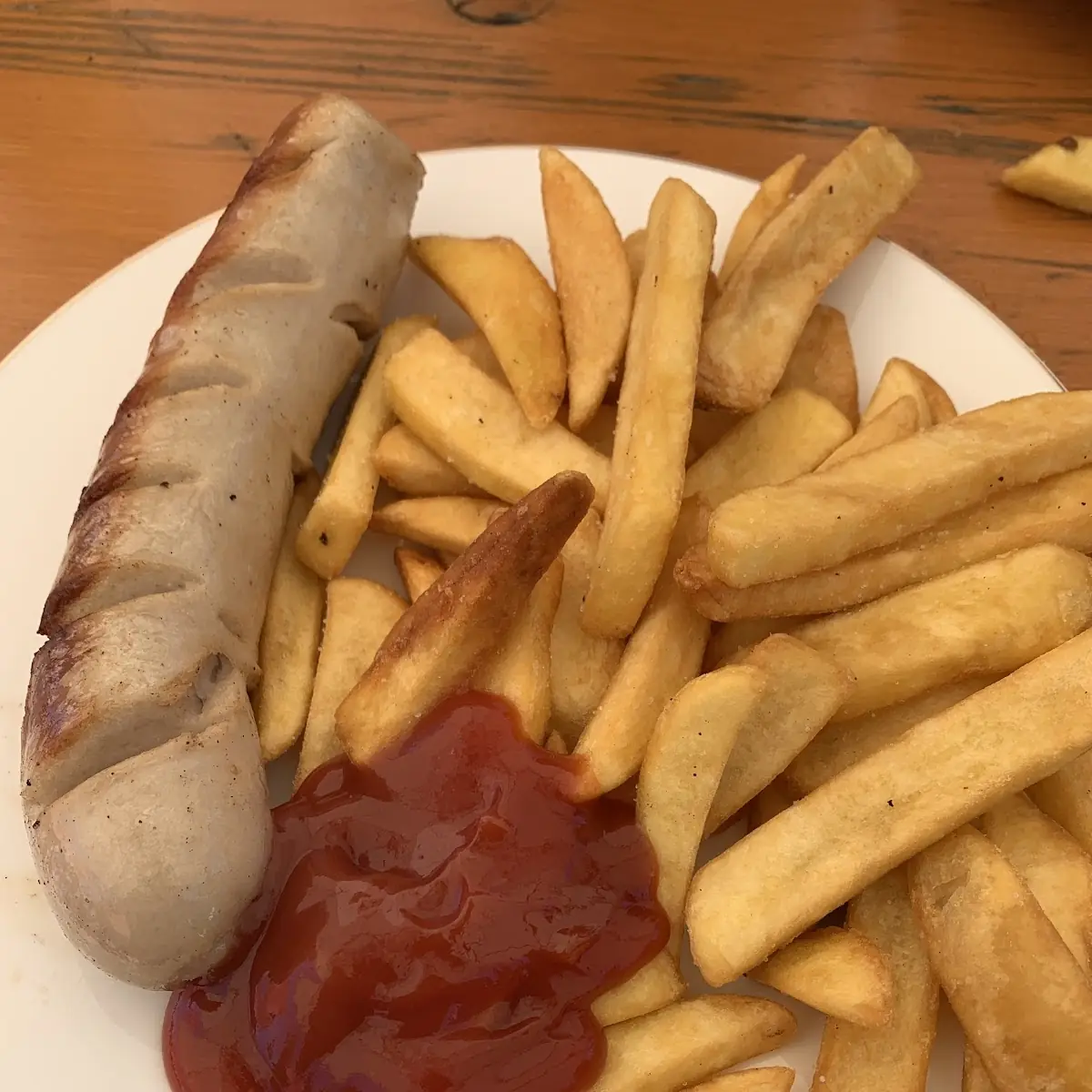 Bratwurst Mit Pommes